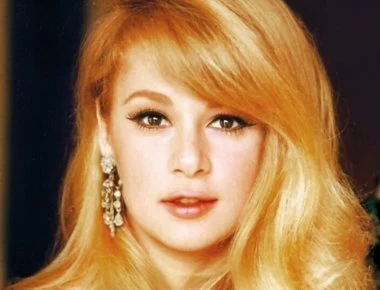 Όταν η Αλίκη Βουγιουκλάκη έγινε παιδική κούκλα - Γιατί αρνήθηκε αρχικά το εγχείρημα;